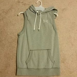 Sleeveless hoodie